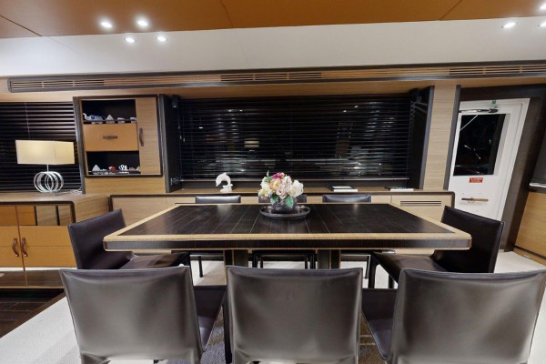 2013 Azimut Magellano 76