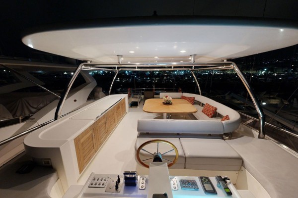 2013 Azimut Magellano 76