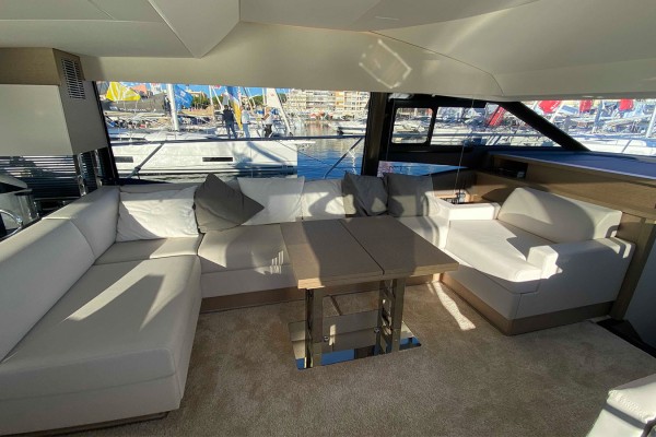 2019 Prestige 520