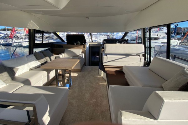 2019 Prestige 520