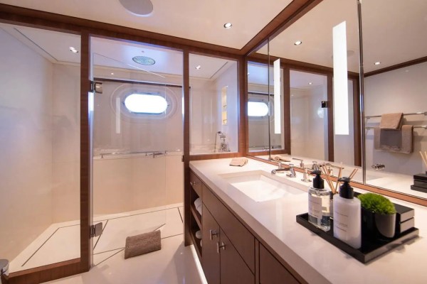 2012 Feadship 225