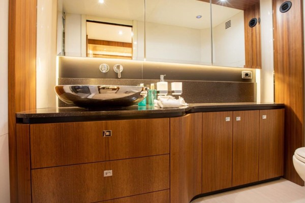 2016 Absolute Navetta 58