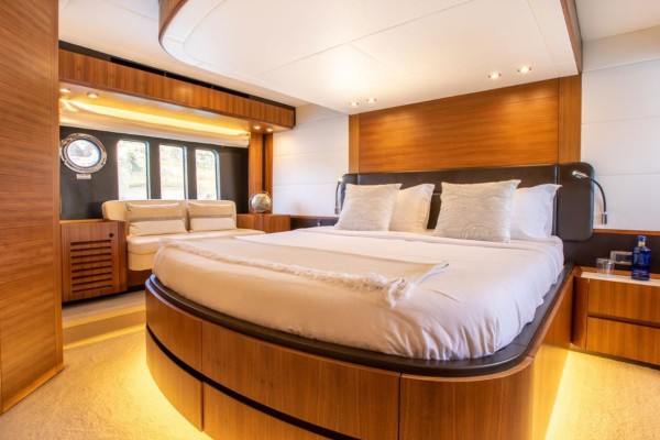 2016 Absolute Navetta 58
