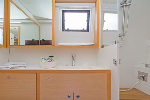2014 Lagoon 560 S2