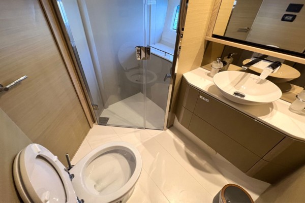 2019 Princess F62