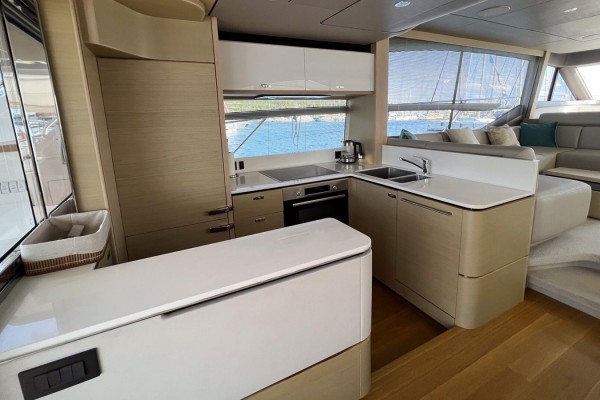 2019 Princess F62