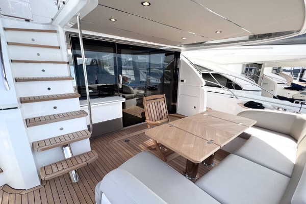 2019 Princess F62