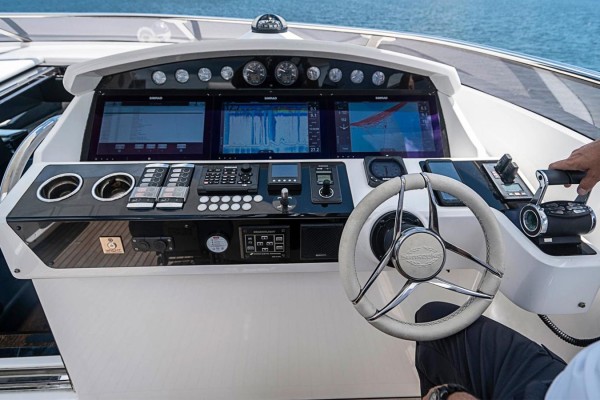 2017 Sunseeker 95 Yacht