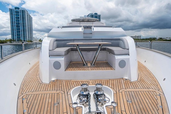 2017 Sunseeker 95 Yacht