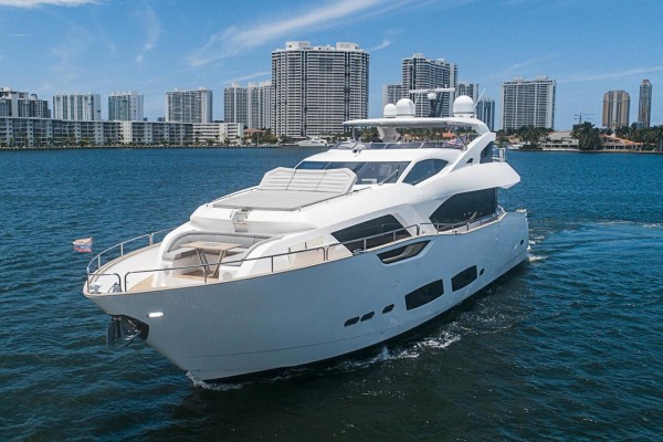 2017 Sunseeker 95 Yacht