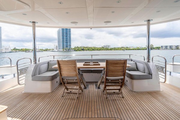 2017 Sunseeker 95 Yacht