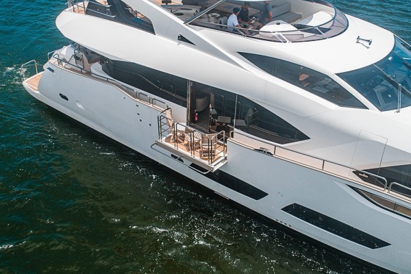 2017 Sunseeker 95 Yacht