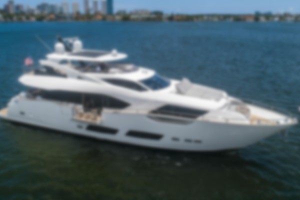 2017 Sunseeker 95 Yacht