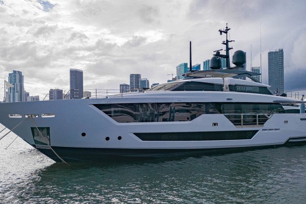 2023 Custom Line 106