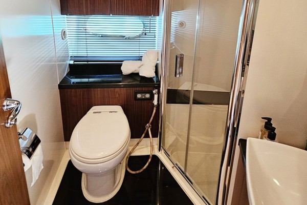 2009 Sunseeker Manhattan 70