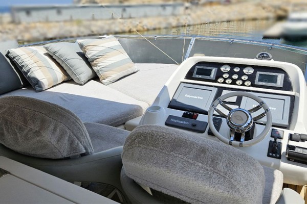 2009 Sunseeker Manhattan 70