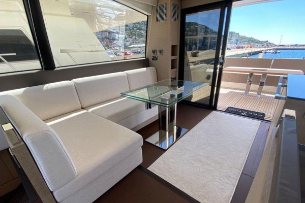2019 Prestige 680