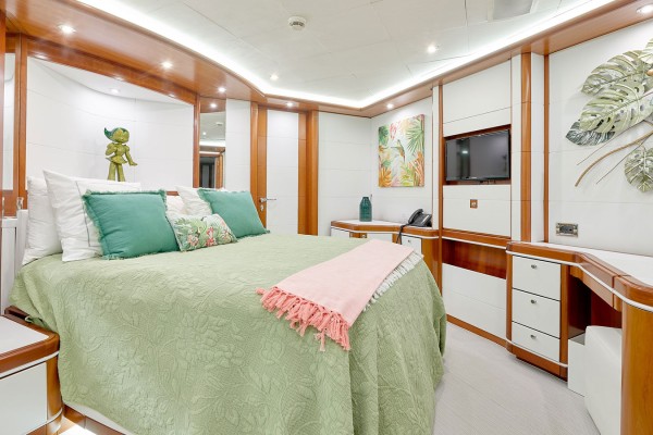 2005 CRN Yachts 128