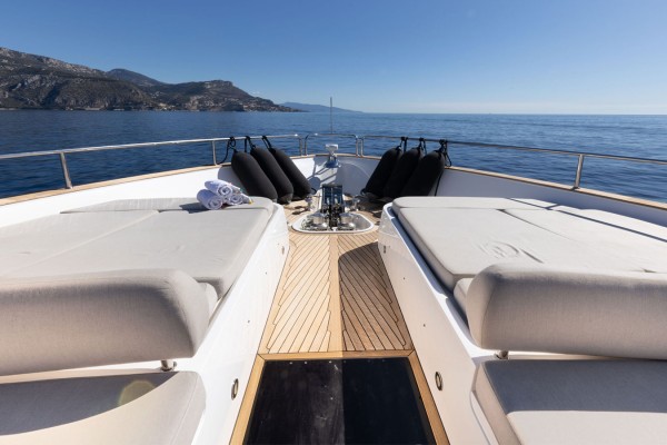 2013 Sunseeker 92 Yacht