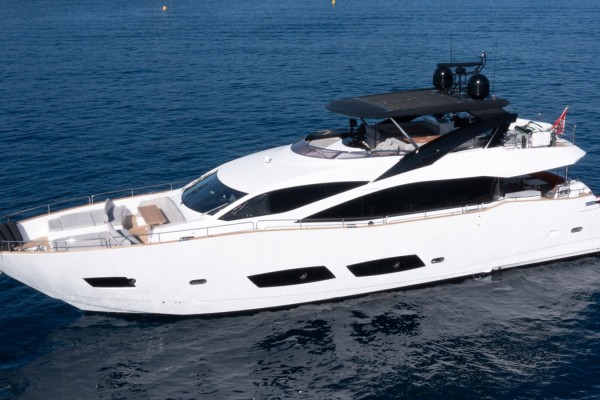 2013 Sunseeker 92 Yacht