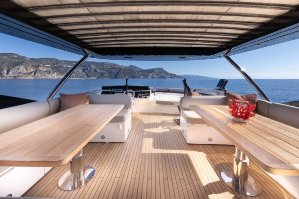 2013 Sunseeker 92 Yacht