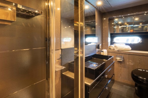2013 Sunseeker 92 Yacht