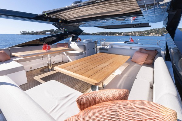 2013 Sunseeker 92 Yacht