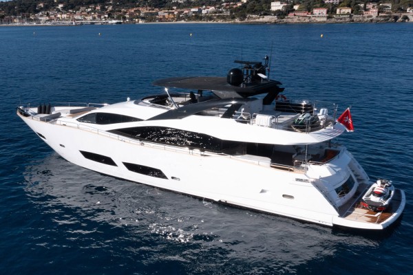 2013 Sunseeker 92 Yacht