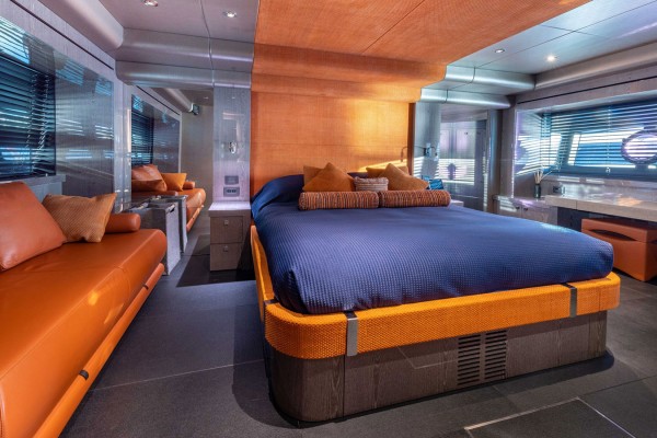 2013 Sunseeker 92 Yacht