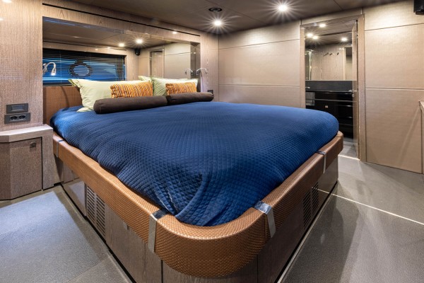 2013 Sunseeker 92 Yacht