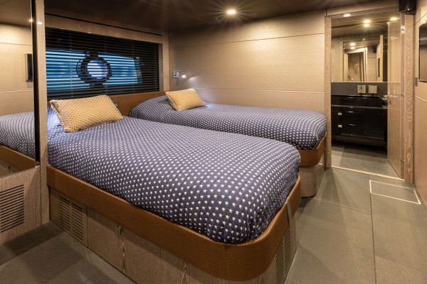 2013 Sunseeker 92 Yacht