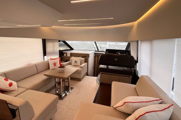 2021 Prestige 520 HT