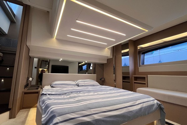 2021 Prestige 520 HT